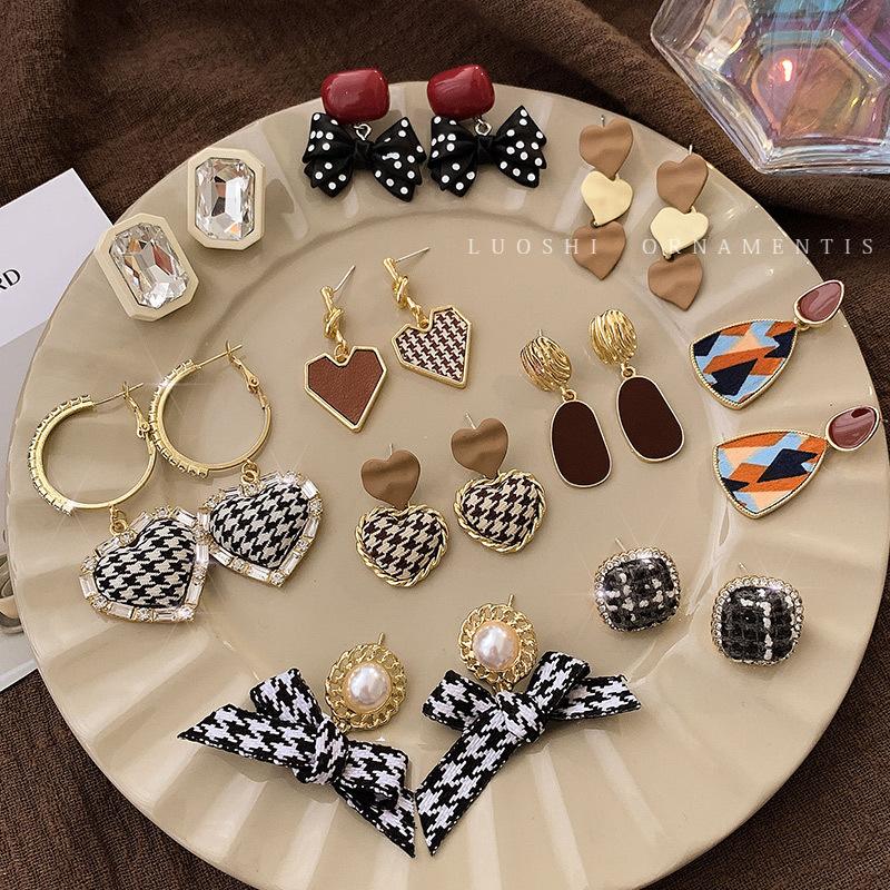 Personalized Thousand Bird Grid Love Earrings Spring and Summer New Plaid Geometric Earrings Versatile Temperament Stud Earrings Women