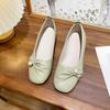 Модная женская обувь на плоской подошве Весна Новинка Квадратный носок Мелкий вырез Жемчуг Мягкая подошва Противоскользящая Износостойкая Одинарная обувь
