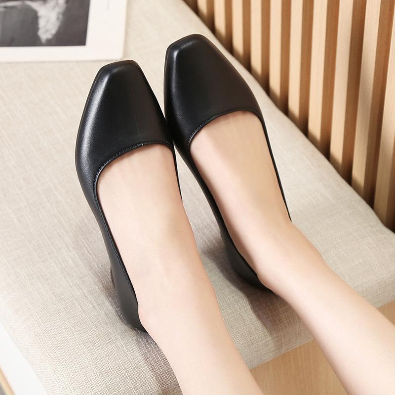 Корейская версия Baotou сандалии на каблуке с уклоном для женщин летом, толстый каблук, квадратный носок, неглубокий носок, уличные повседневные мягкие подошвы одинарные туфли