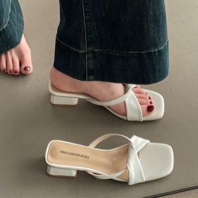 Красивые модные тапочки с квадратным носком, фея, крутые, универсальные, на толстом каблуке, простые, не утомляют ноги, сандалии, лето 2025, новинка