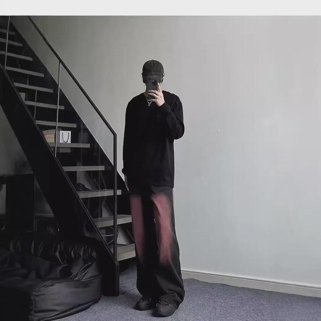 Мужские расклешенные джинсы черного и розового цвета с градиентом — свободные, красивые, удобные в стиле американского хип-хопа.