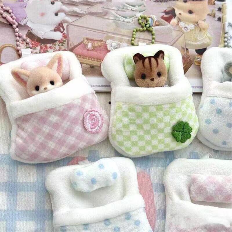 Cute Mini Fluffy Plush Doll Sleeping Bag Plush Doll Bed Soft Sleeping Bag Mini Doll Room Decoration Furniture Doll Accessories