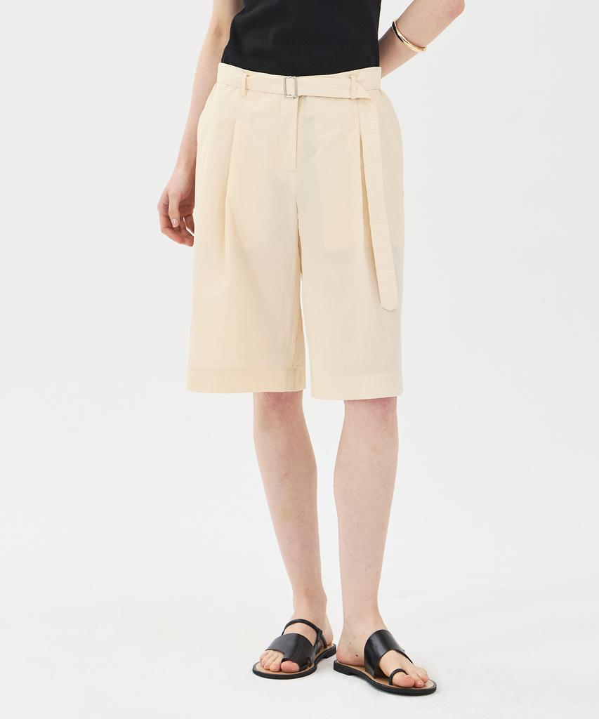 PINBLACK Belted Single-Pleat Bermuda Pants Beige