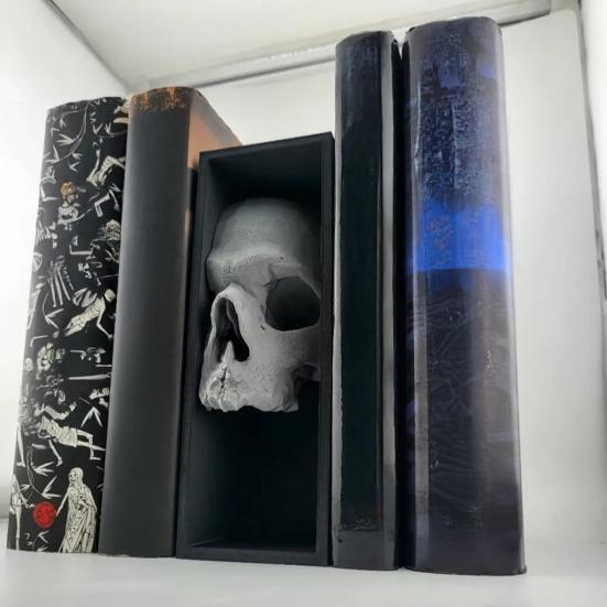 Halloween Skull Bookend Bookshelves Decoration Spooky Gothic Skull Figurine Home Office Desktop