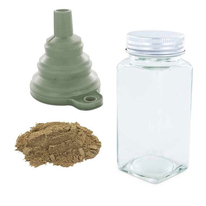 Flacon à épices poudreur + entonnoir + poivre noir 50 g