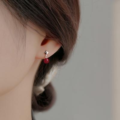 Серьги из агата с красной фасолью Женские серьги на Новый год Красный год Кролика Серьги на год рождения Геометрические серьги-пусеты с бриллиантами