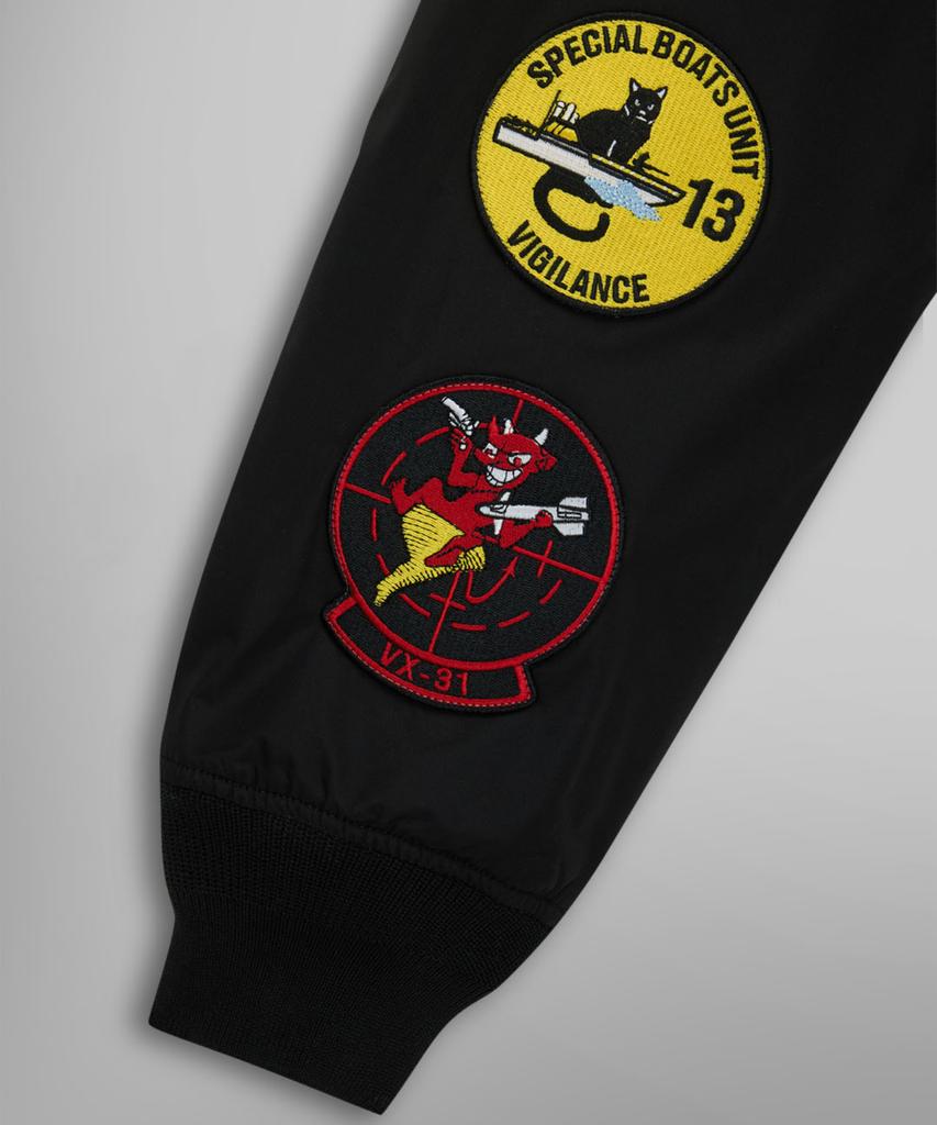Alpha Industries Cwu-36/P Свободная летная куртка с нашивками Черная