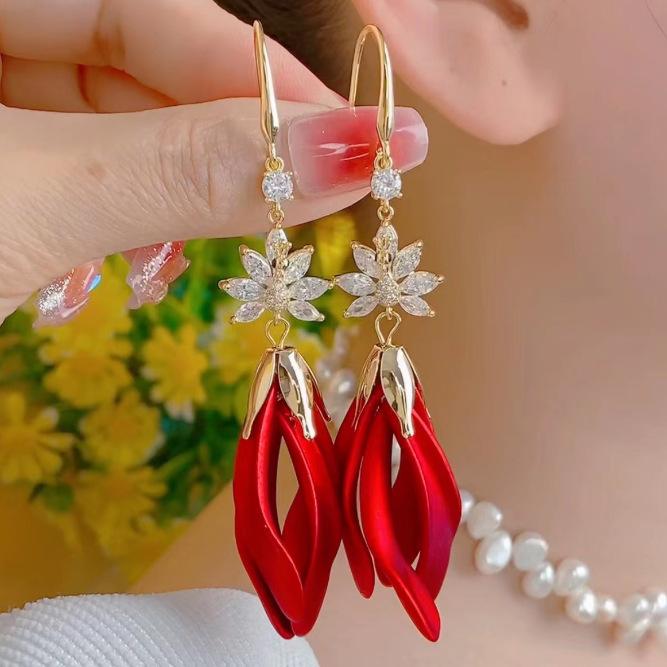 1 Pair of Ladies' Earrings Luxury Zircon Peacock Earrings French-Style Fringe Studs Lightly Luxurious Fashion Long Earrings