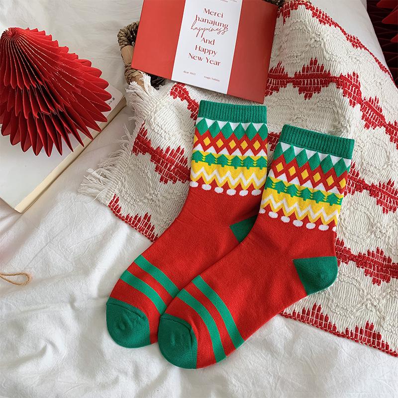 Женские рождественские красные носки до середины икры: Устойчивый к запаху, дышащий, унисекс, идеально подходит для осени и зимы.