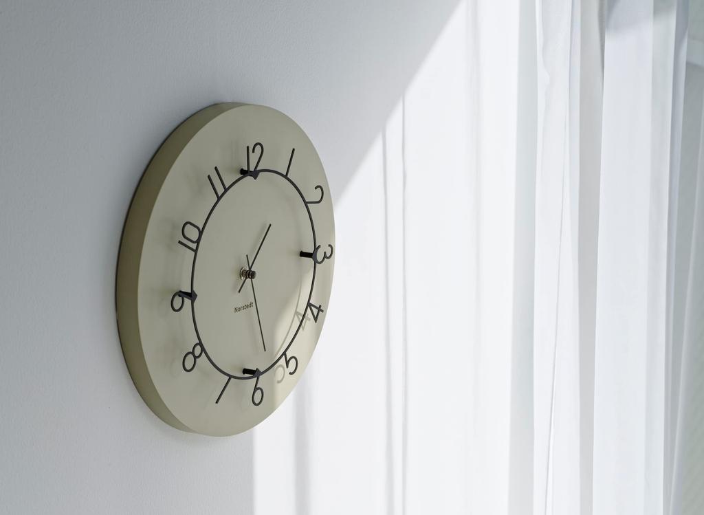 Interform Настенные часы Lou Бежевый Черный Плавный ход CL-4317BE