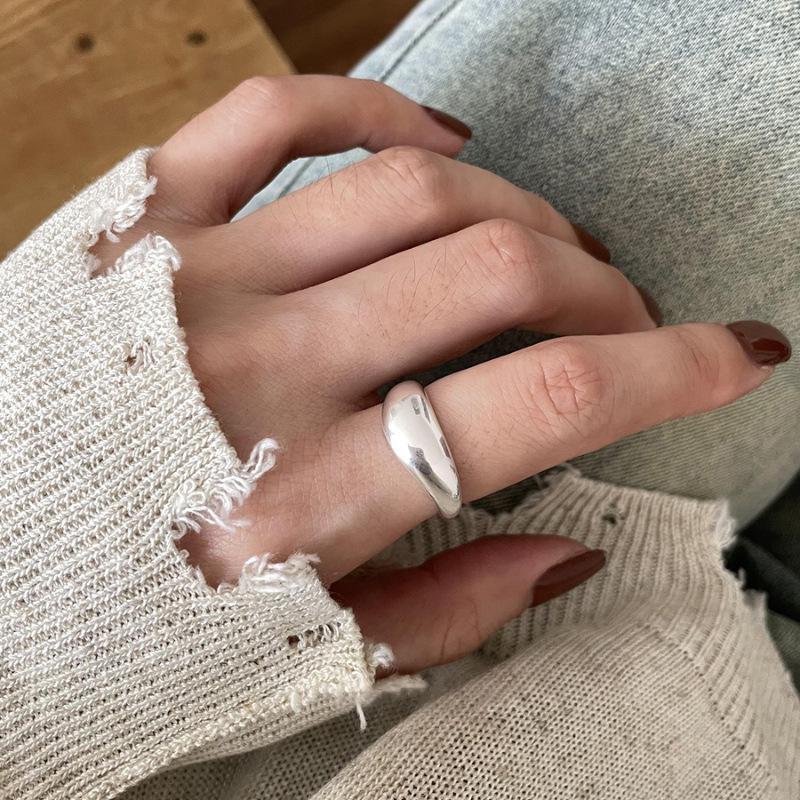 Trendy Minimalist Korean Vintage Stacking Rings for Women - Influencer-Approved Light Luxury Style.