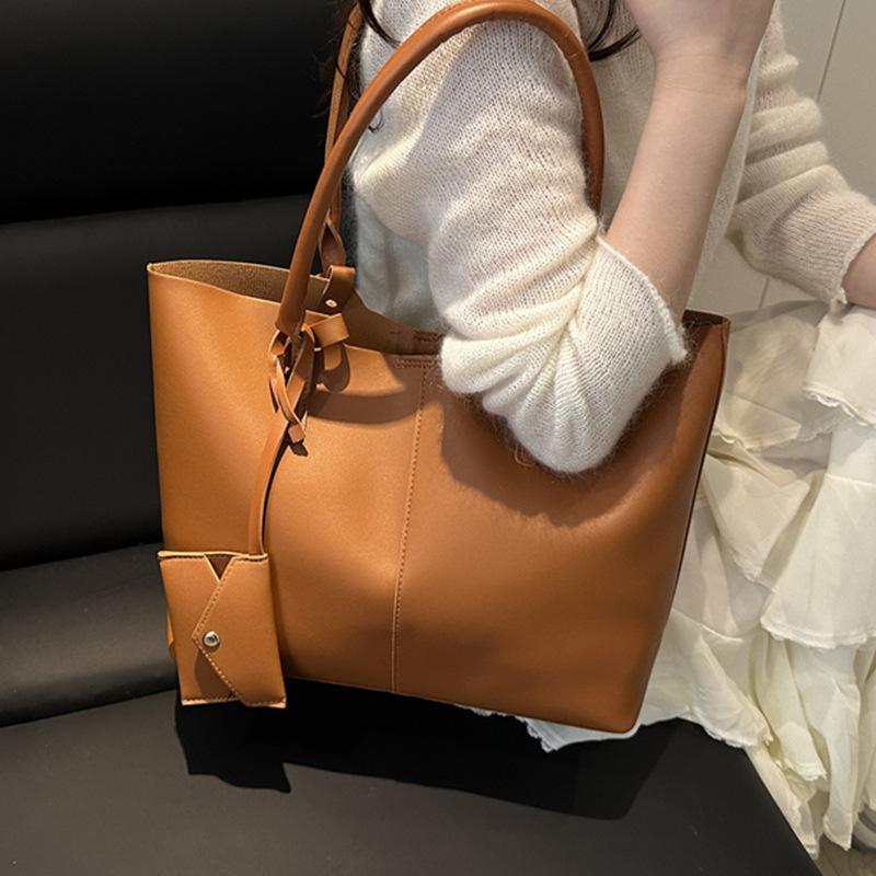Large-capacity Bag Women's Spring High-value New Simple Casual Shoulder Bag High-end Texture Commuter Tote Bag