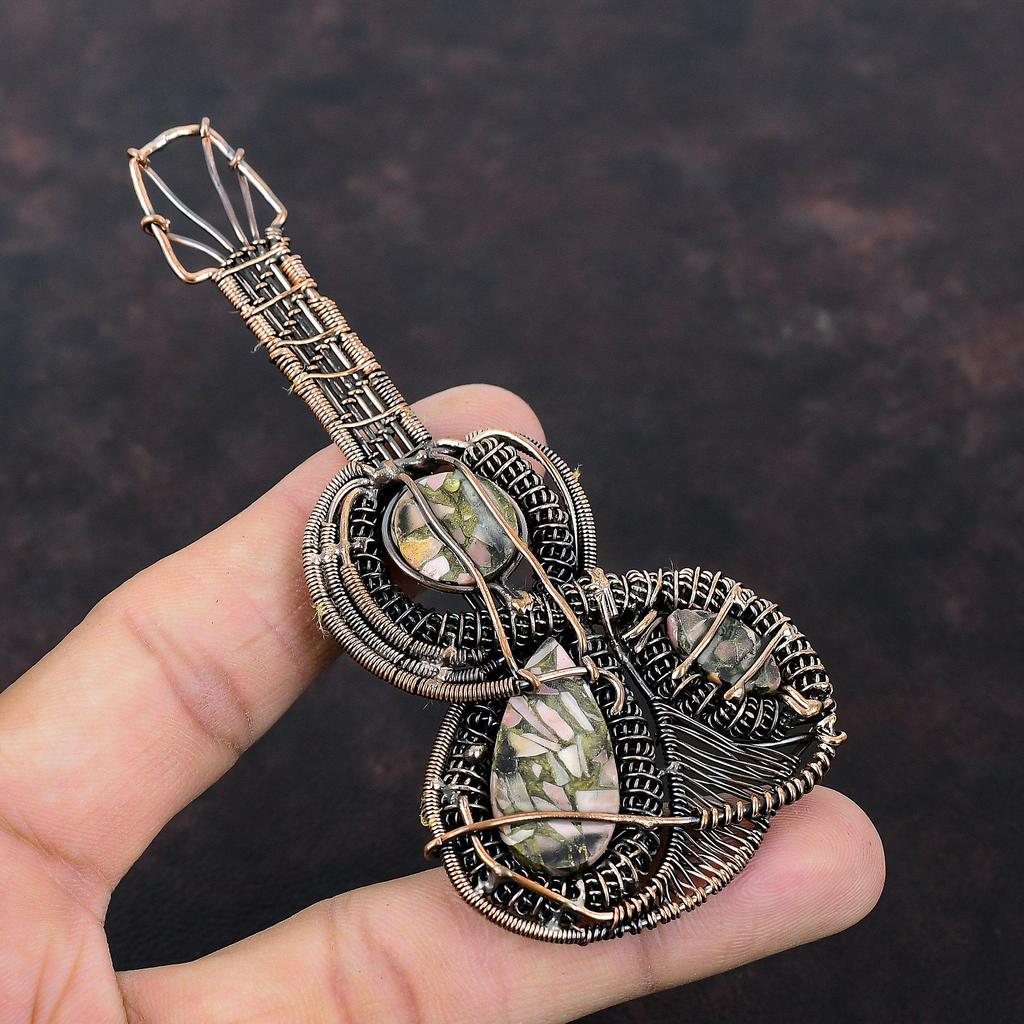 Медный кулон с розовым опалом, кулон, обернутый медной проволокой, кулон с натуральным драгоценным камнем, изящные медные украшения, кулон в виде гитары ручной работы, подарок на годовщину