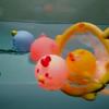 Милые Животные Игрушка для Ванны Светящаяся LED Игрушки Плавающие Водные Мягкий Резиновый Поплавок Индукционная Светящаяся Утка для Детей Игры Забавные Подарки