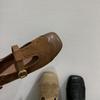 Вырезанные квадратный носок мелкий вырез однотонные туфли на плоской подошве маленькие кожаные туфли нишевый дизайн туфли Мэри Джейн осень
