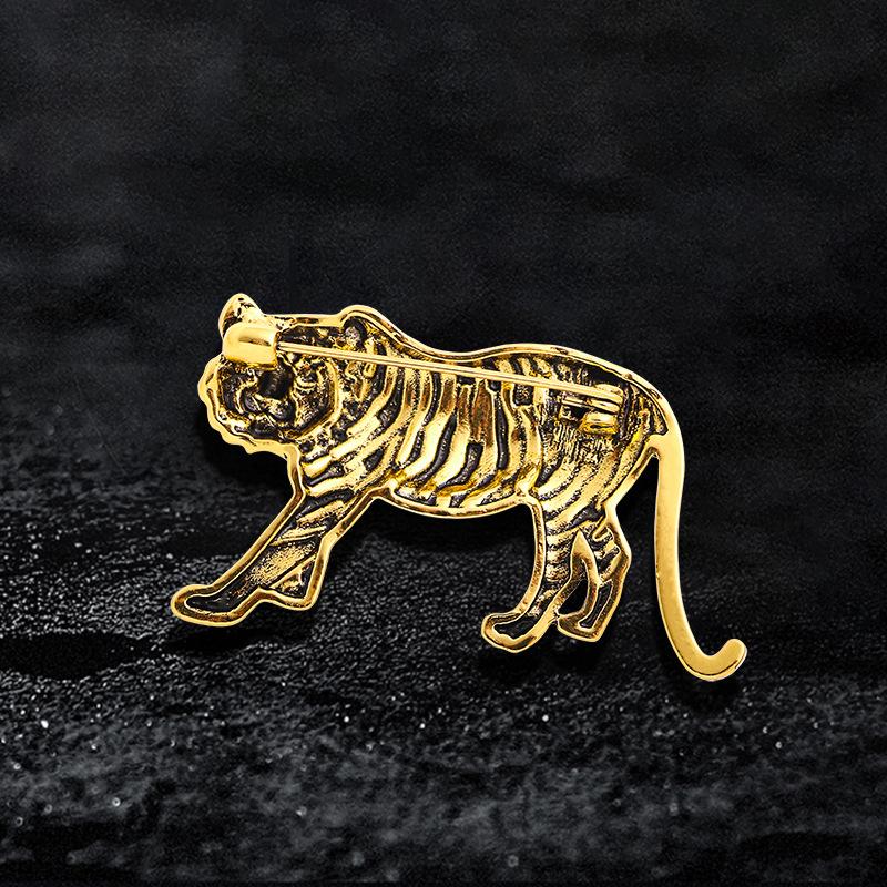 Twelve zodiac animals, retro zodiac tiger head brooch, electroplated domineering tiger, fierce beast animal brooch, chest flower