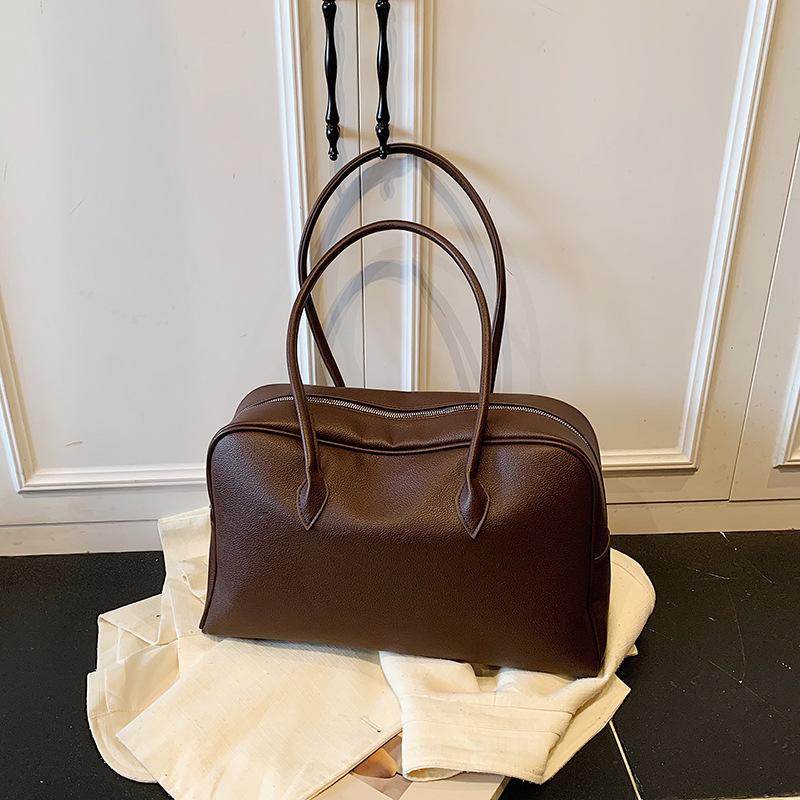 Универсальная сумка-подушка большой вместимости для поездок 2025 простая повседневная осенне-зимняя новинка женская трендовая высококлассная сумка через плечо