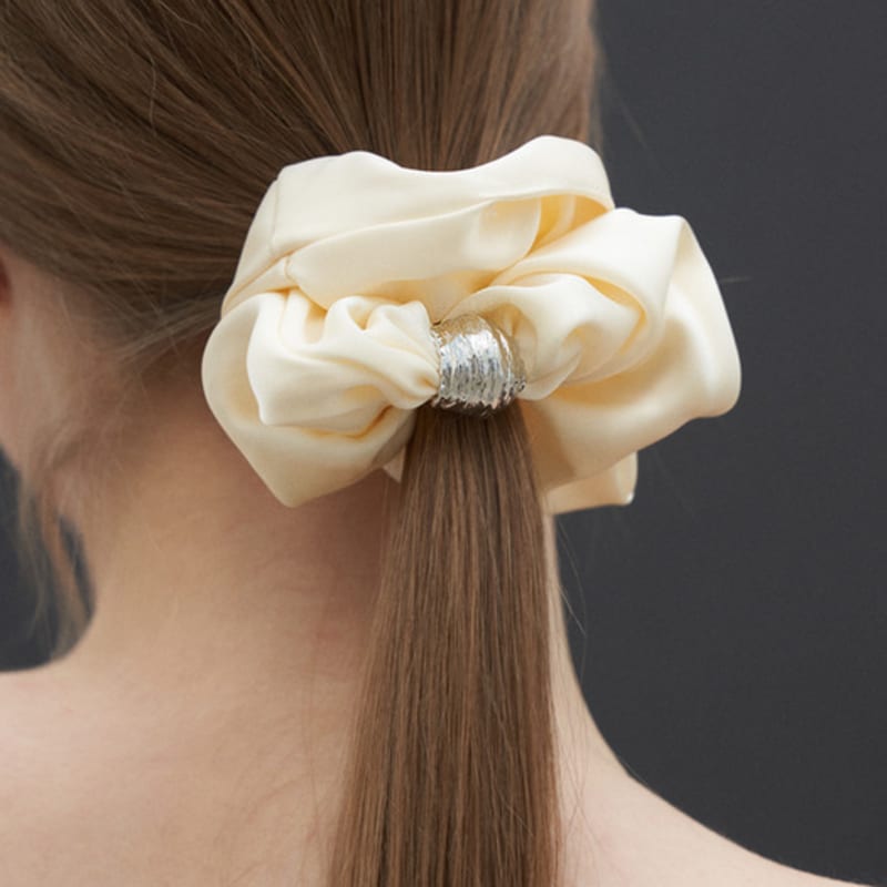 Cotoit Shell Satin Hair Scrunchie_Слоновая кость