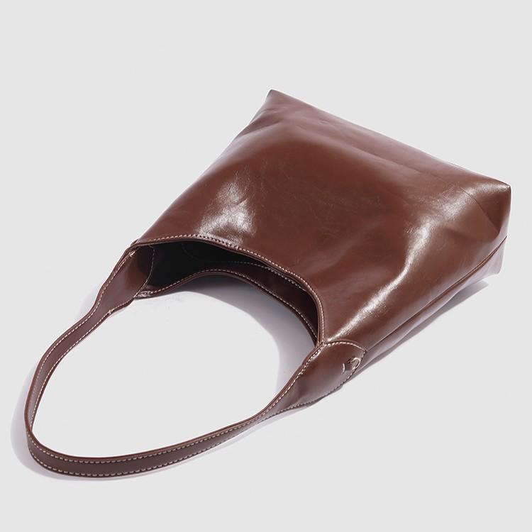 This year's popular fashion Korean-style retro commuter textured shoulder bag for women 2025 new underarm tote bag trendy