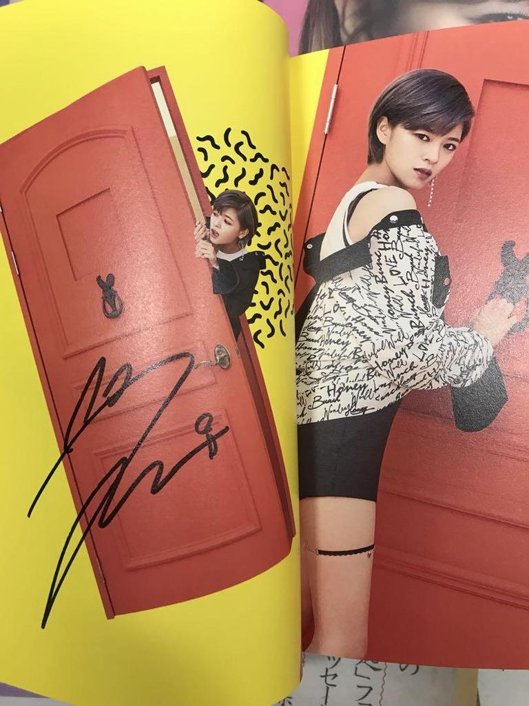 [USED] TWICE autographed album discount available