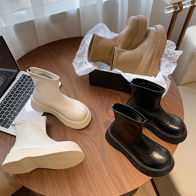 Кожаные белые короткие ботинки женские 2025 новые осенне-зимние ботинки обувь на платформе универсальные одинарные ботинки маленькие ботинки Мартин