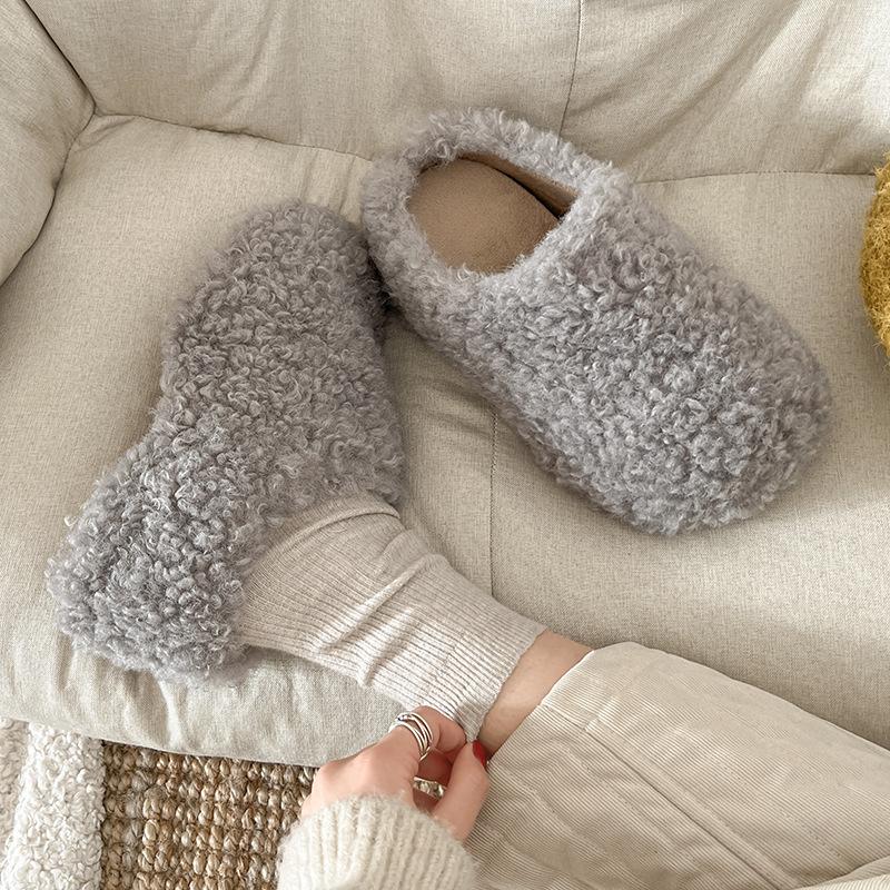 Модные и легкие замшевые пушистые тапочки на толстой подошве, женская обувь 2025 года, новая зимняя одежда, теплые тапочки-мешки на высоком каблуке