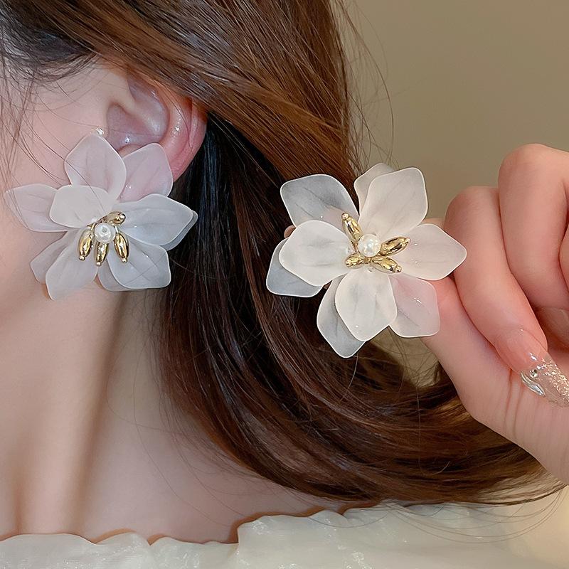 Silver Needle Super Fairy Elegant Bow Flower Stud Earrings French Light Luxury Earrings Literary Style Sweet Versatile Earrings