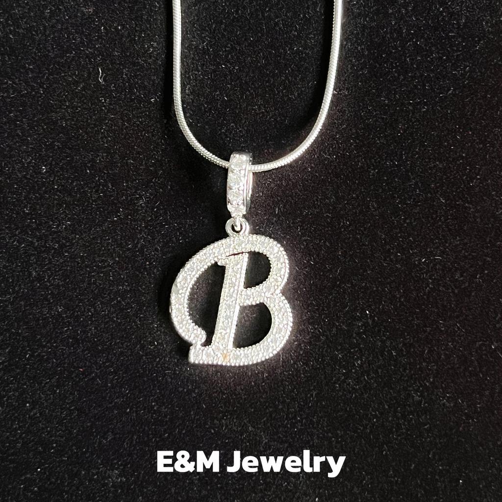 Королевский двор - Ожерелье в стиле «Дрянные девчонки» - Набор подвесок: Крест, Корона и Римская цифра, полностью покрытых цирконием - Роскошный позолоченный медный чокер для женщин