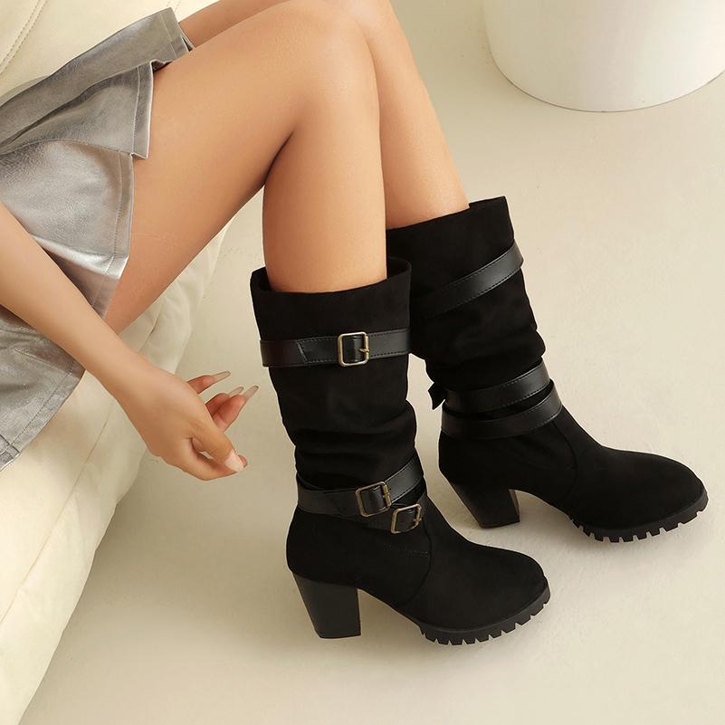 Большой размер, мягкая ПУ-обертка, три ряда пряжек для женских ботинок до середины голени, зауженный толстый каблук, флоковый материал для ботинок до икры