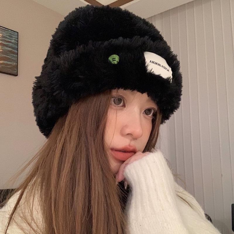 Женская шапка из плотной шерсти для большой головы — теплая, свободная вязка с ушами для осени и зимы