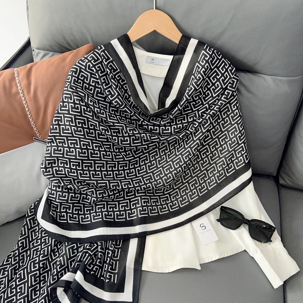 2025 Spring and Summer New Letter Scarf Women's Thermal Air Conditioner Shawl Summer Sunscreen Yarn Cotton and Linen Beach Towel
