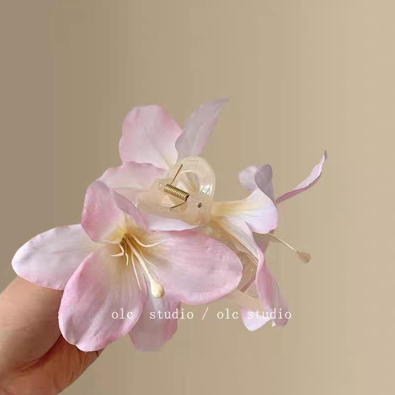 Весенне-летняя цветочная заколка для волос: Дизайн «Лилия, Роза и Гибискус»