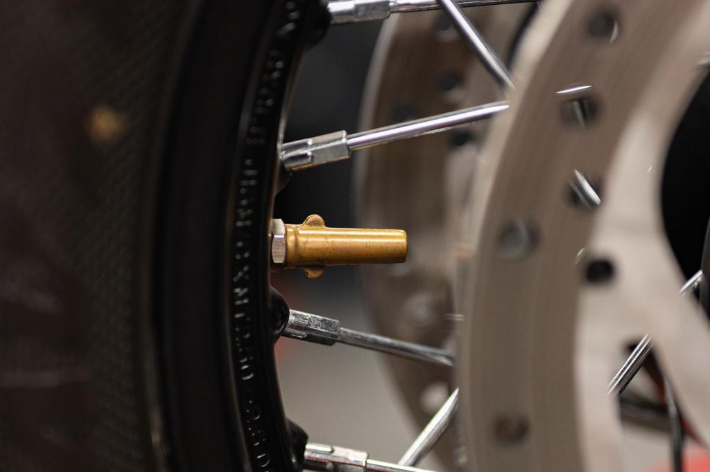 Motone MMU071 Air Valve Cap Street Twin Street Scrambler T100 T120 Thruxton Vintage Style 2pcs Brass