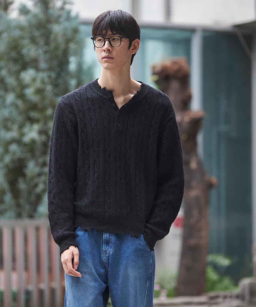 SENTAIR Damaged Cable Henley Neck Knit_Black