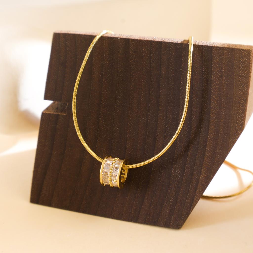 Necklace high-end sense waist zircon necklace women's light luxury niche autumn and winter design sense versatile simple explosion collarbone chain