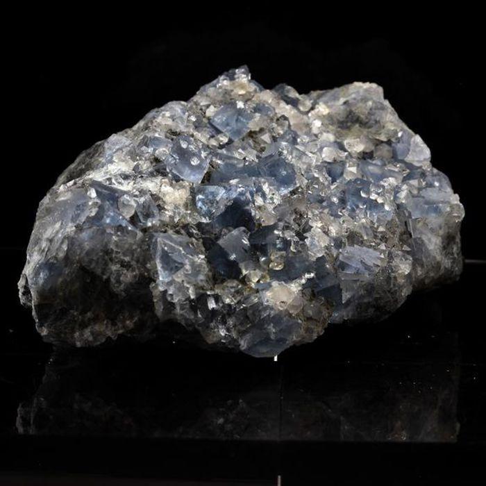 Pierres et Minéraux. Fluorite + Quartz. 1637.5 ct. Mont-Roc, Tarn, France..