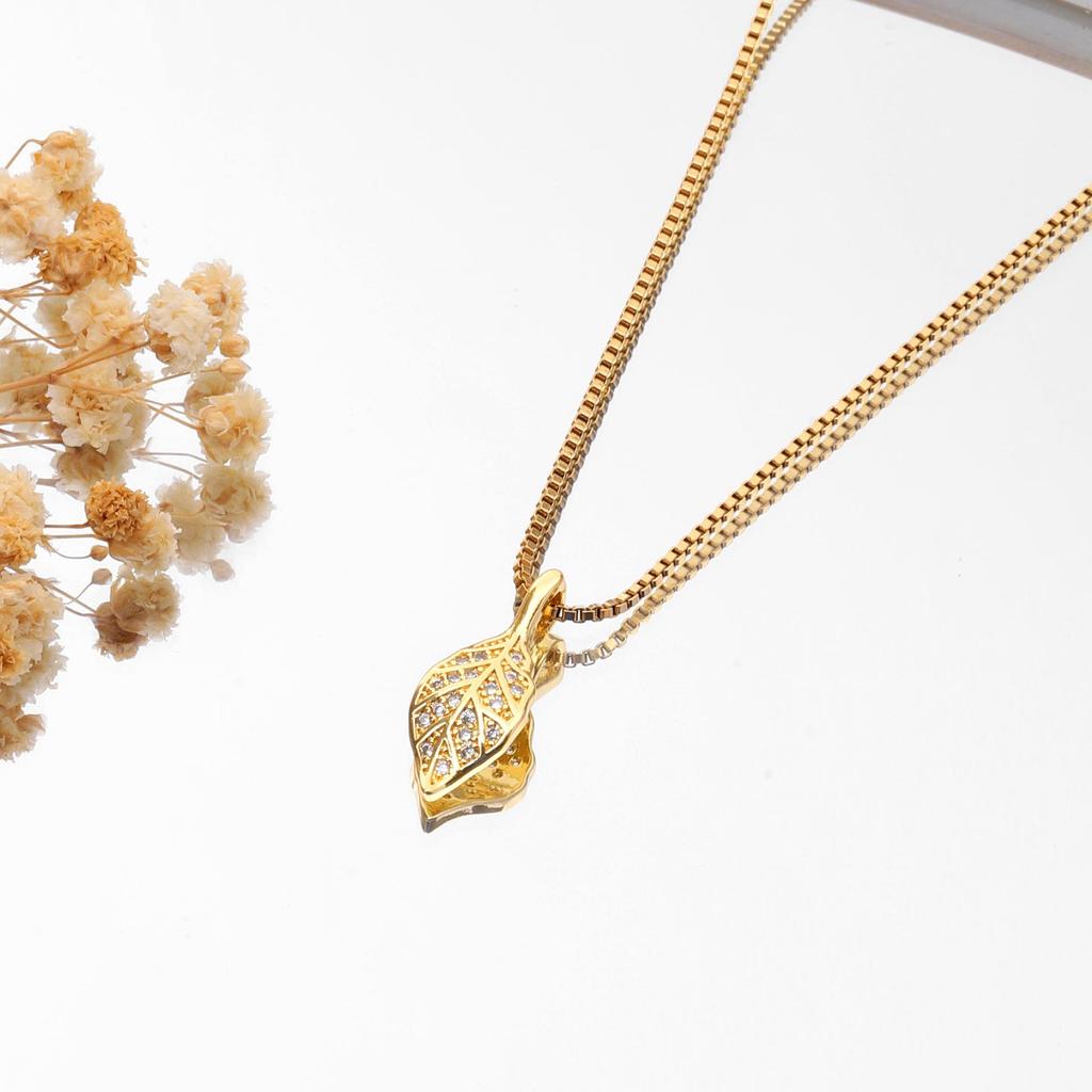 Шикарное не тускнеющее колье из титановой стали для женщин с уникальным дизайном и сверкающей медной подвеской