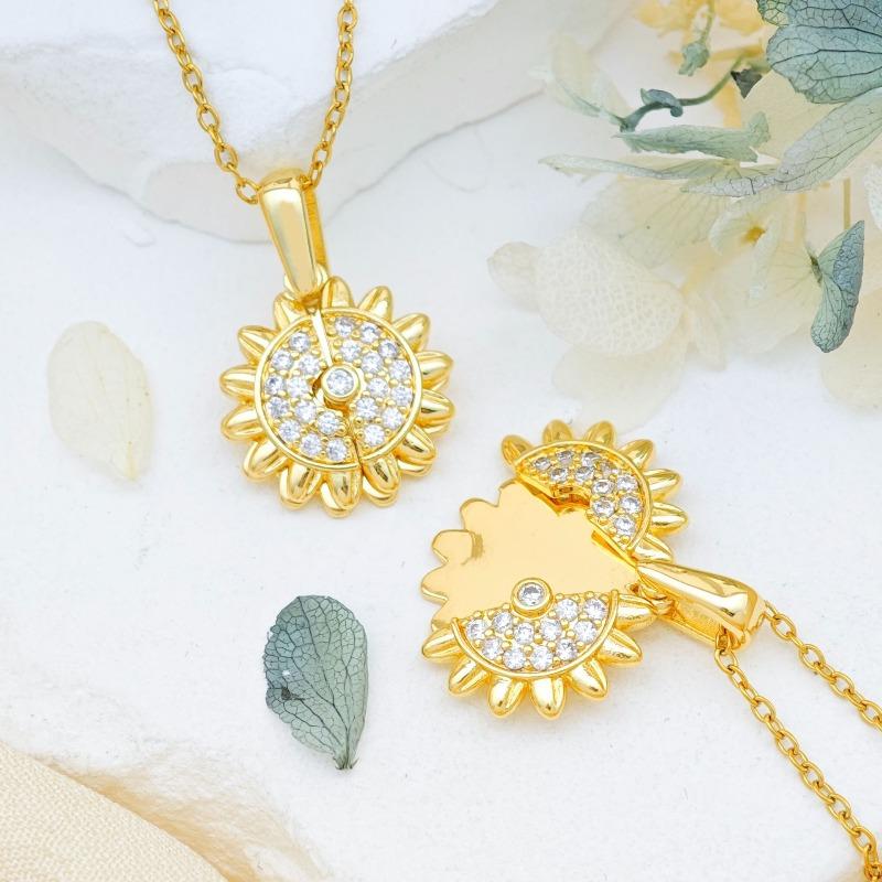 Heart-shaped Open and Closing Wings Creative Fashion Necklace for Women, Simple and Elegant Luxury Design with A Touch of Sophistication.