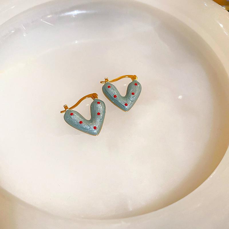 «Серьги-сердечки из серебра 2024 года: Красный и синий горошек, милый и шикарный стиль для повседневной носки.