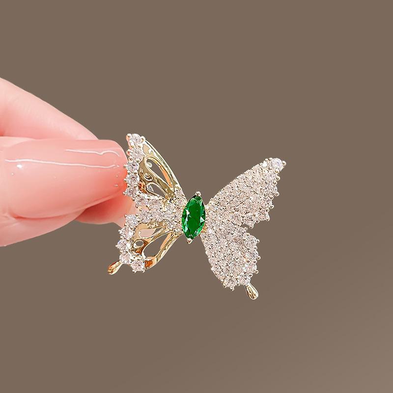 Summer Anti-Exposure Brooch: Fashionable and Luxurious Collar Pin for Women.