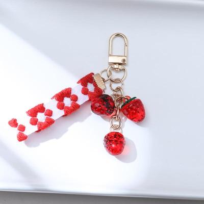 Прозрачный брелок с клубничным шармом