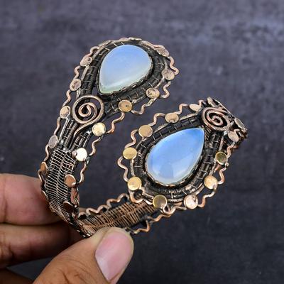 Браслет-манжета из натурального молочного опала с медной проволокой, регулируемый s2M79