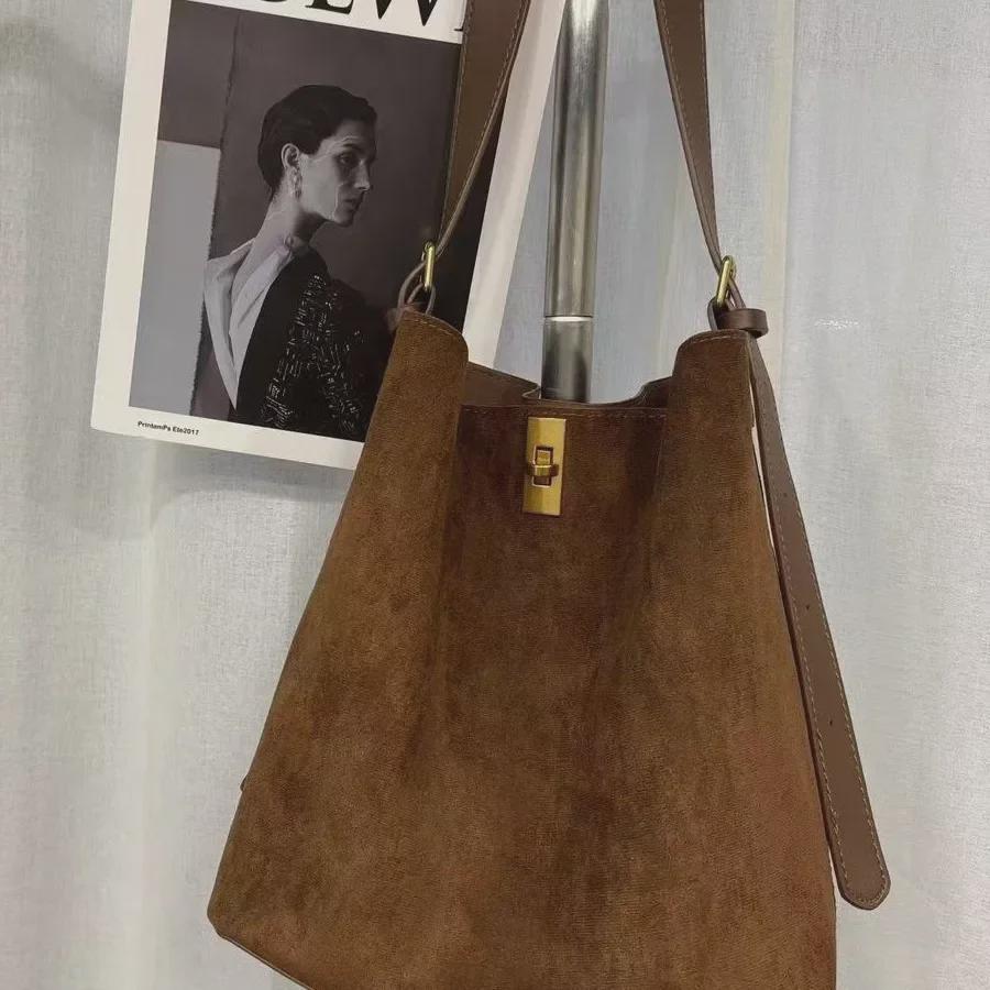 2024 Women's Suede High-End Large-Capacity Handheld Bucket and Messenger Bag for Autumn/Winter