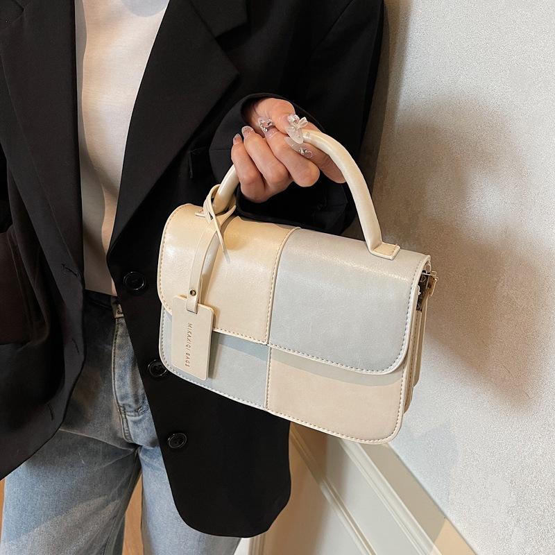 Super fire small bag women's autumn and winter 2025 new fashion retro shoulder messenger bag casual women's portable small square bag
