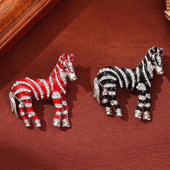 Brooch Pin Sparkling Rhinestones Inlaid Horse Design Brooch Retro Style Lapel Badge Fashion Accessories