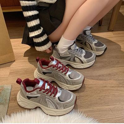 2025 осень маленькая спортивная обувь дышащая толстая подошва увеличивающая рост повседневная обувь женская универсальная красная обувь папы Ankola