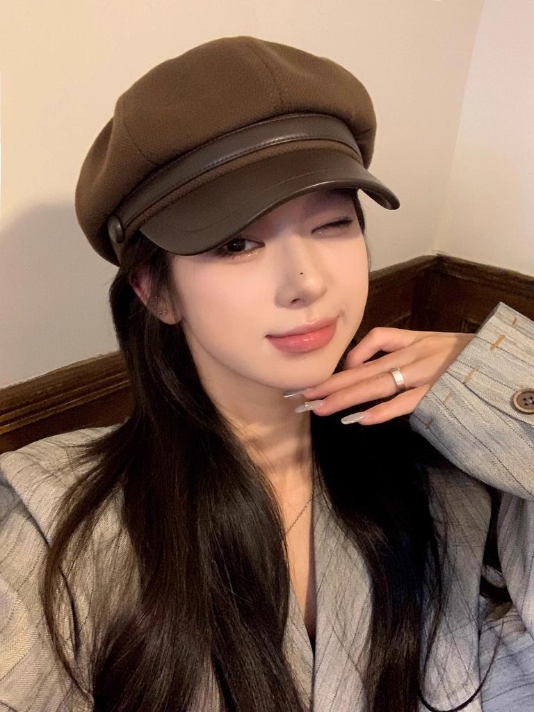 New Woolen Cap Female Black Casual Retro Versatile Painter Beret Showing Face Small Star Anise Hat