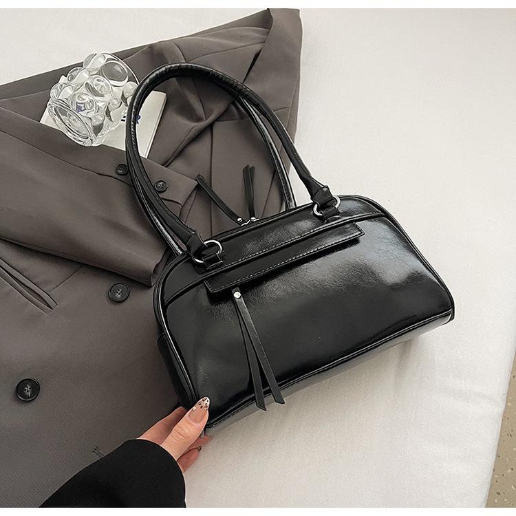 Трендовая нишевая сумка подмышкой, женская сумка для поездок на работу 2024 года, новая простая ретро-сумка для боулинга, универсальная сумка через плечо