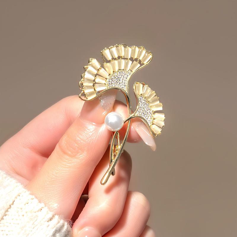 Luxury Exquisite Flower Butterfly Brooch For Women Girls Vintage Pins Versatile Shiny Corsage Clothing Accessories Gifts