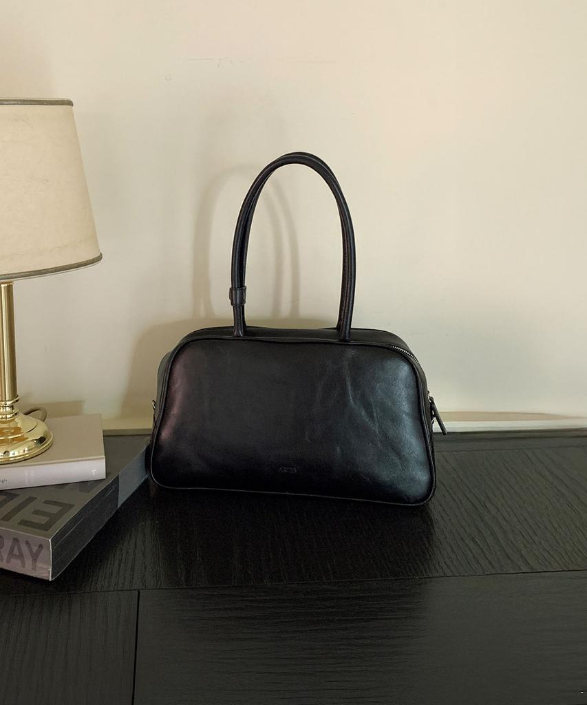 Artid Pull-Up Leather Bowling Bag_Black